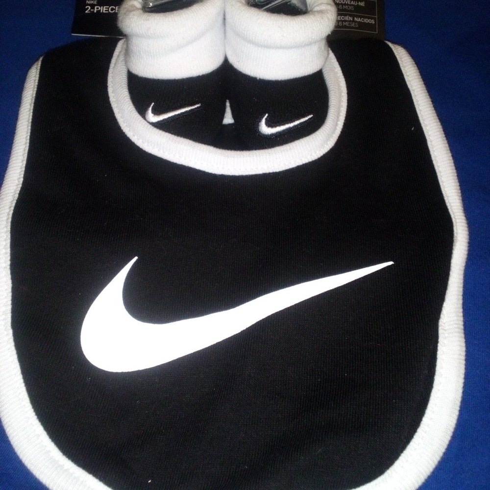 NIKE 2 PIECE SET